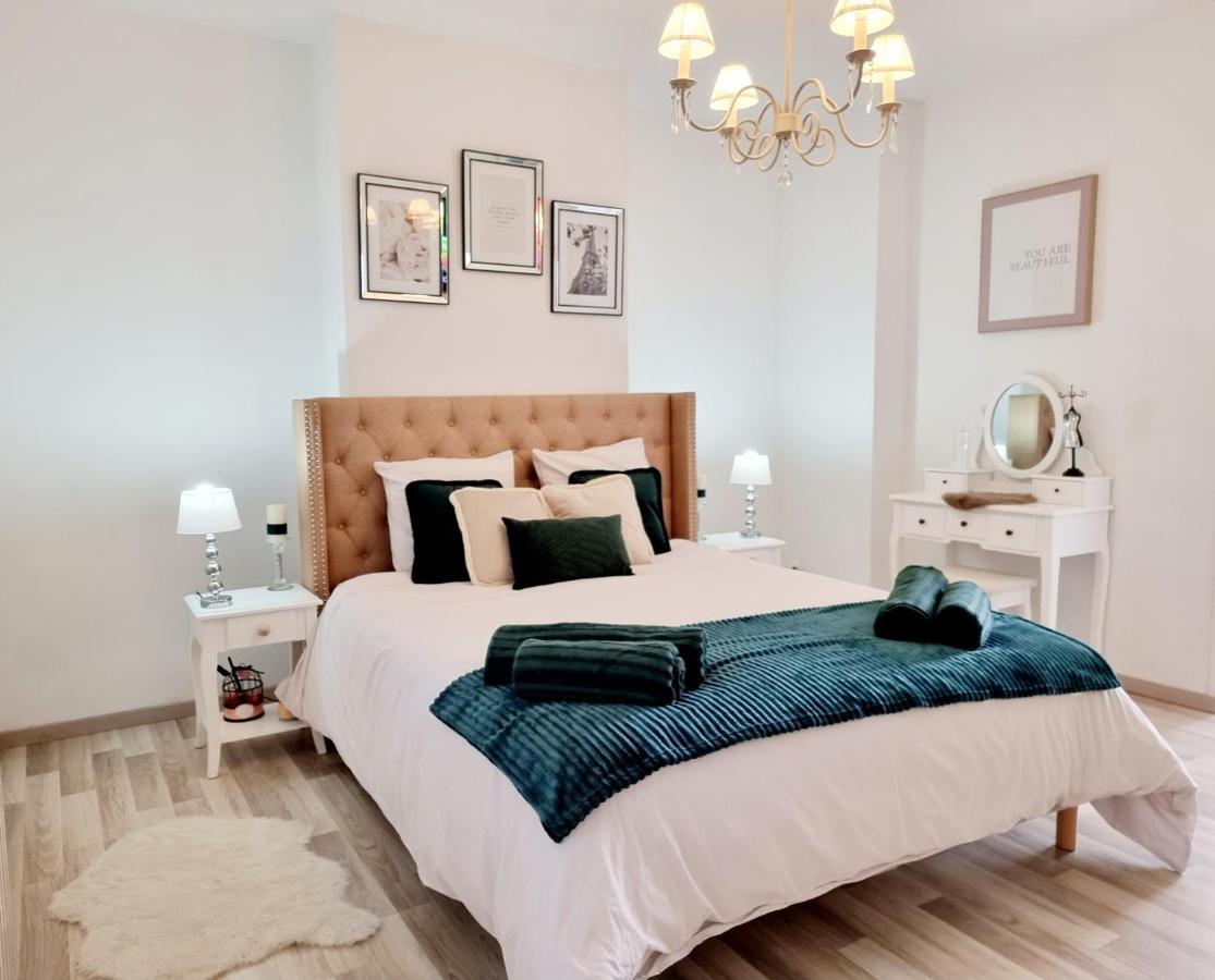 Oasis Citadine Terrasse Intime Jardin Privatif En Plein Centre Ville 70M2 Cambrai Zewnętrze zdjęcie
