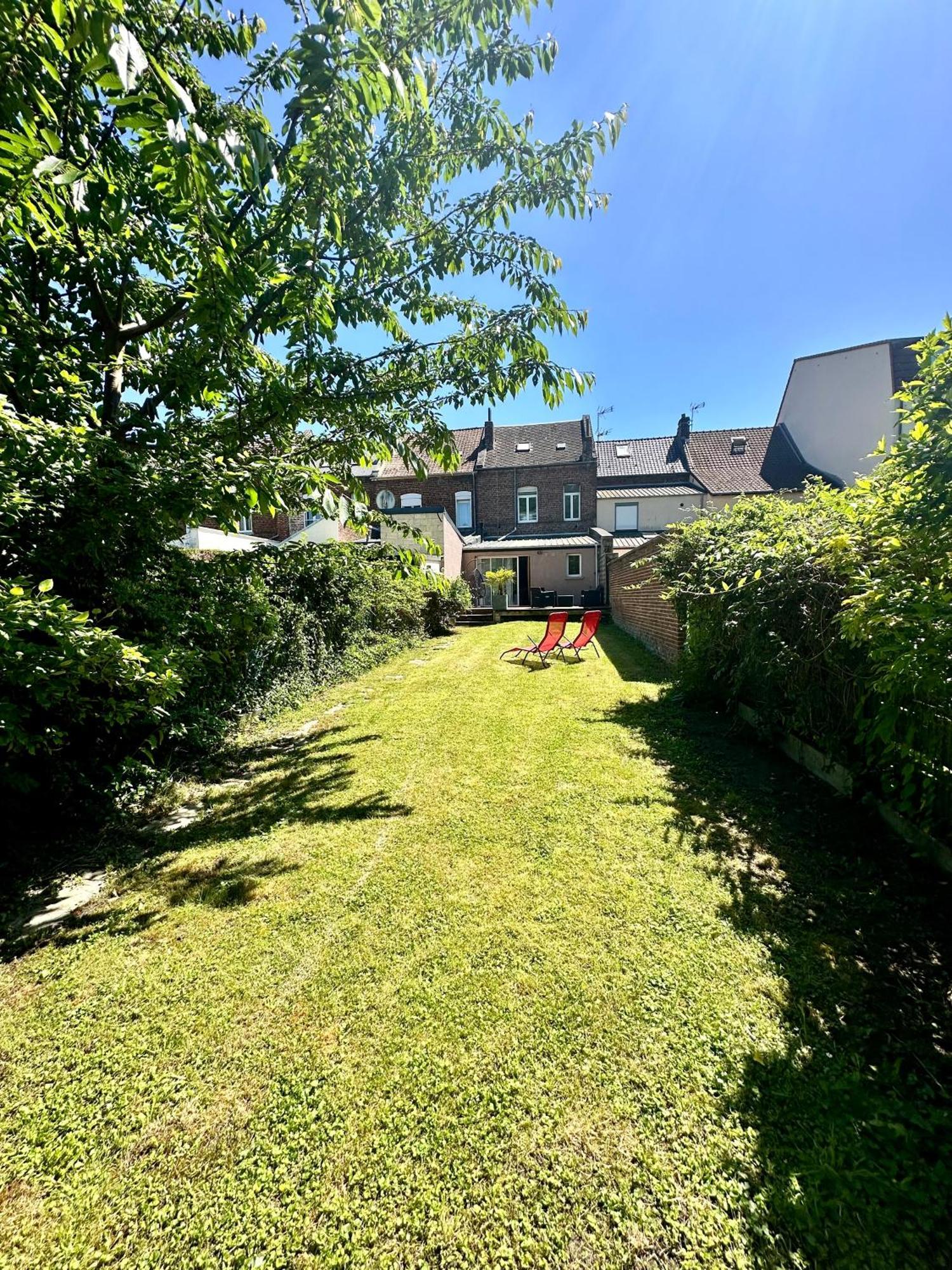 Oasis Citadine Terrasse Intime Jardin Privatif En Plein Centre Ville 70M2 Cambrai Zewnętrze zdjęcie